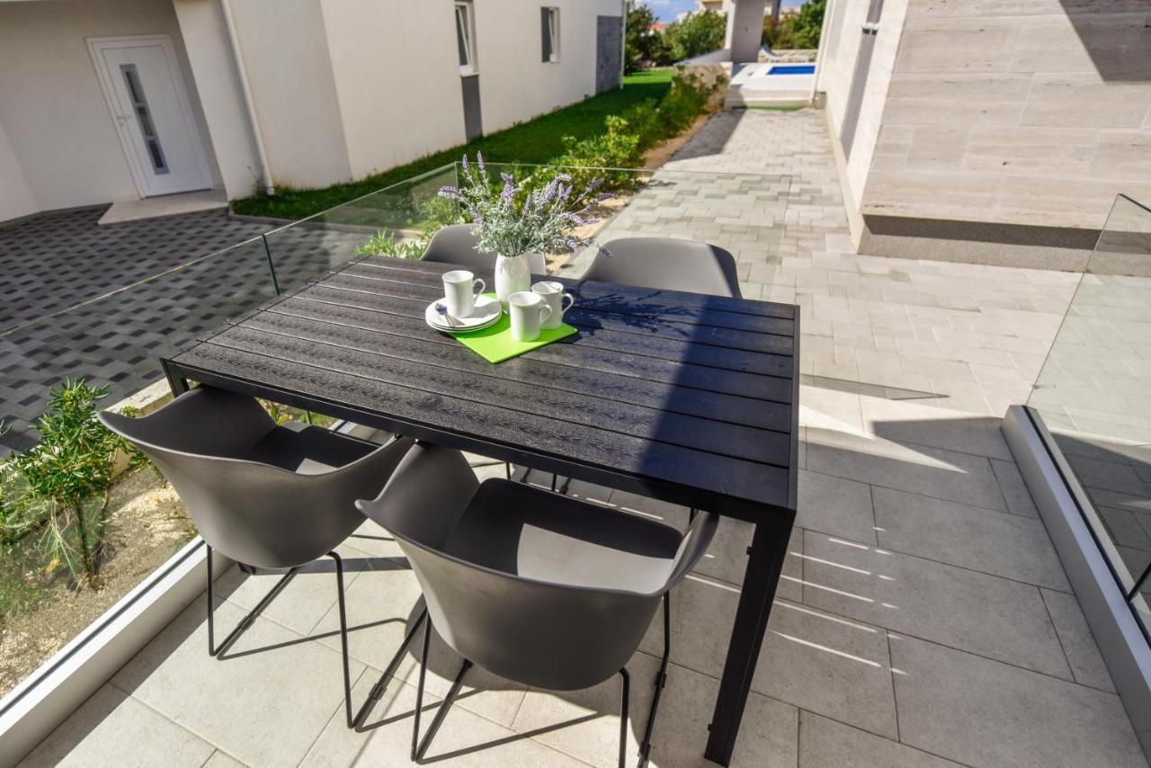 Apartments & Rooms Pool Villas Maris Novalja Exterior photo