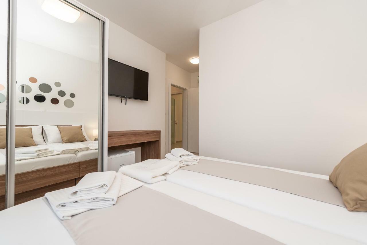 Apartments & Rooms Pool Villas Maris Novalja Exterior photo