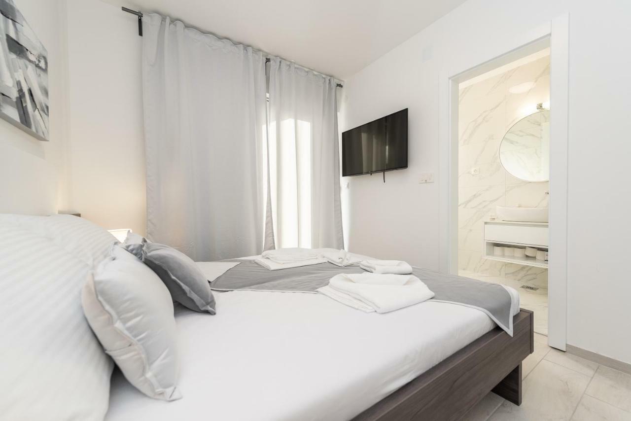 Apartments & Rooms Pool Villas Maris Novalja Exterior photo