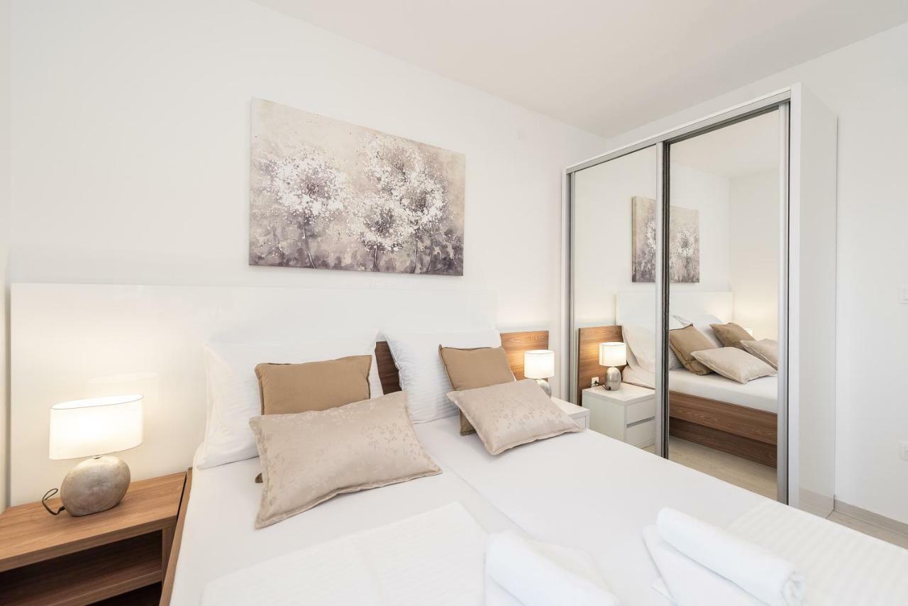 Apartments & Rooms Pool Villas Maris Novalja Exterior photo