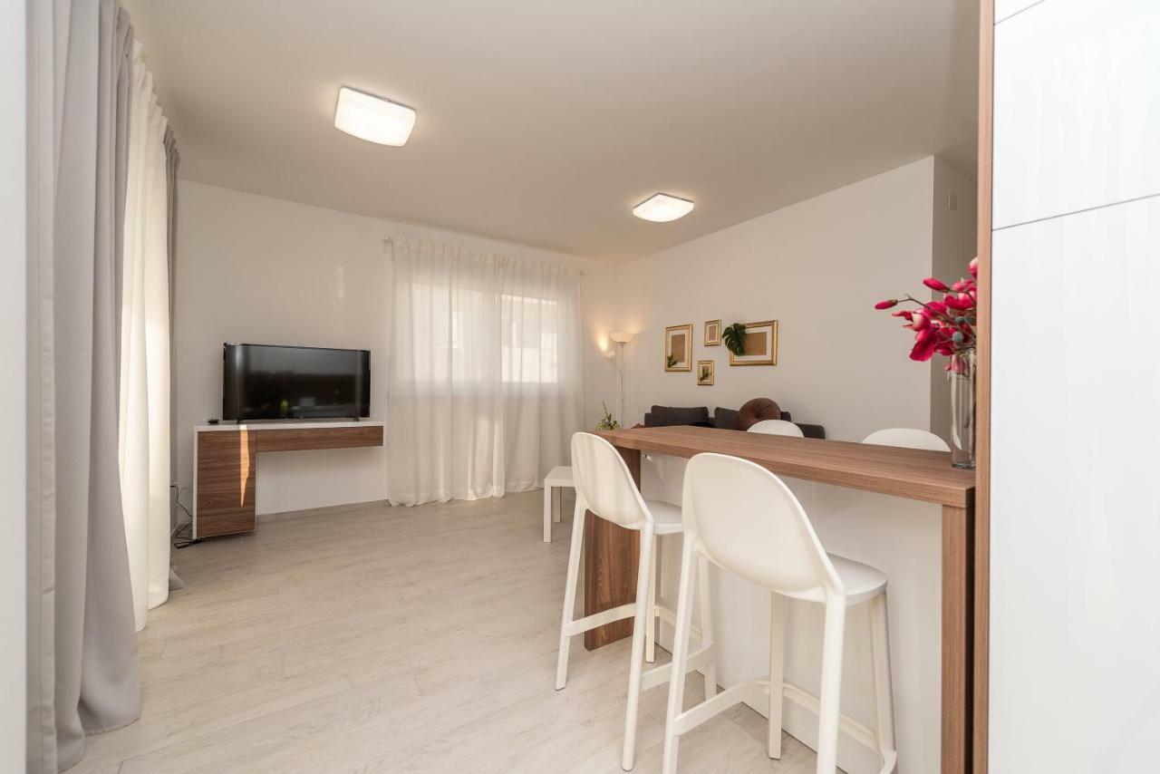 Apartments & Rooms Pool Villas Maris Novalja Exterior photo