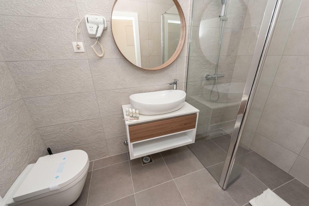 Apartments & Rooms Pool Villas Maris Novalja Exterior photo